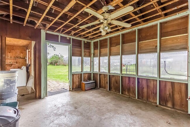 Building Photo - 5311 Pine Ave