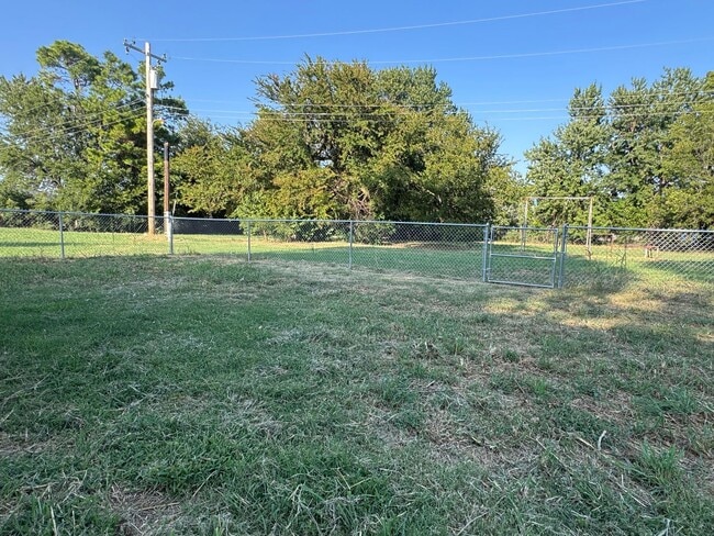 Building Photo - 115 Hillside Rd