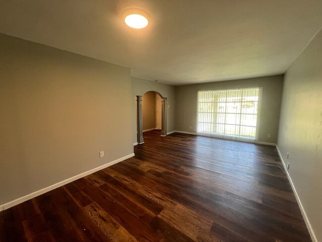 Building Photo - Spacious 4-Bedroom Home in Highly Desirabl...
