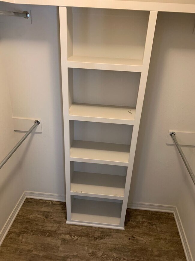 Building Photo - 2 Bedroom 2 Bath Duplex.