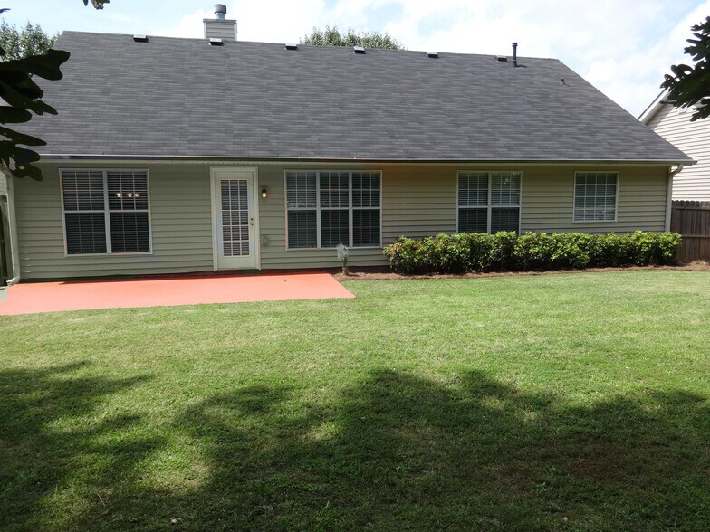 Building Photo - 2160 Laurel Pointe Ln