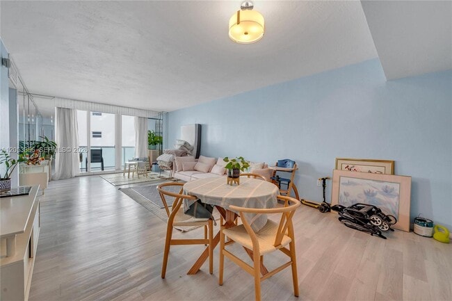 Building Photo - 5001 Collins Ave