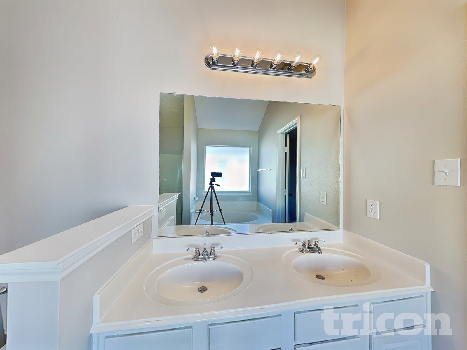 Building Photo - 923 McKavett Dr