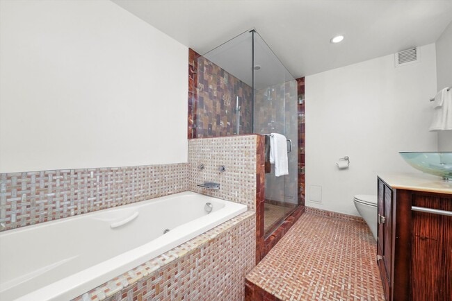 Building Photo - 30 E Huron St