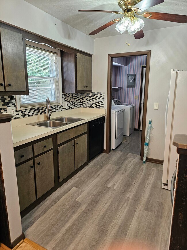 Building Photo - 37377 Green Dr
