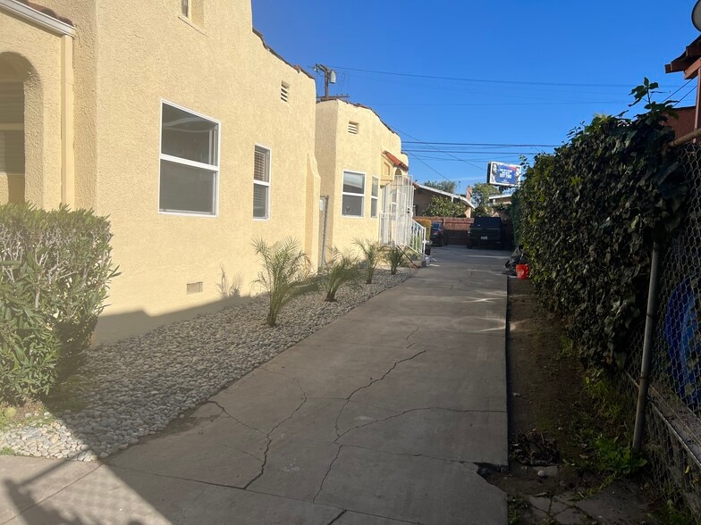 Building Photo - 2210 Clyde Ave