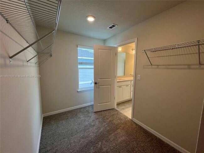 Building Photo - 16414 Grey Pne Dr