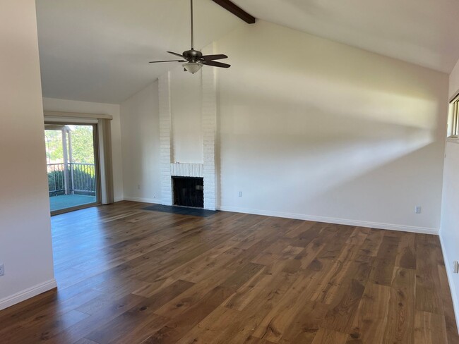 Building Photo - Oaks North Townhome with Views