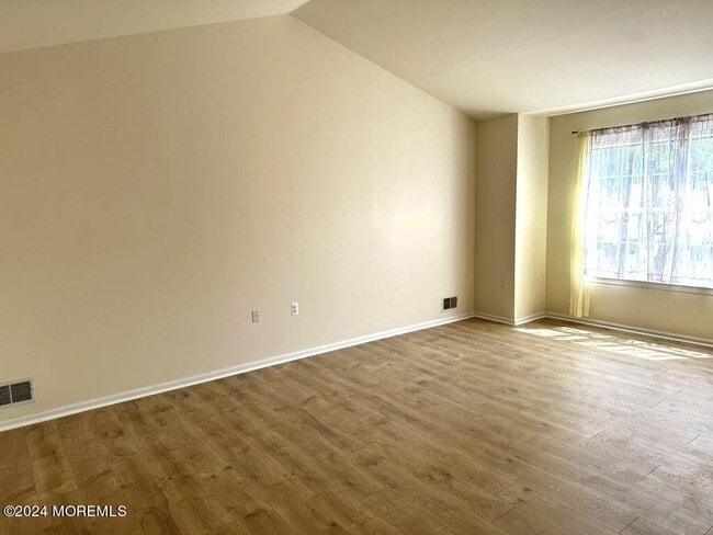Building Photo - 6 Mulberry Ln