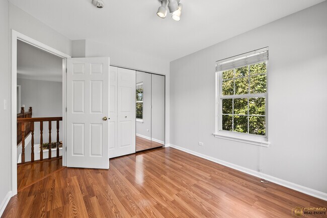 Building Photo - 600 Creekside Cir