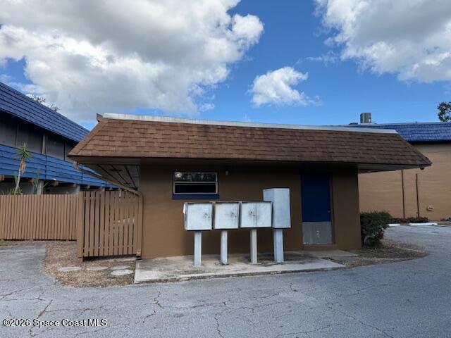 Building Photo - 2511 Country Club Dr