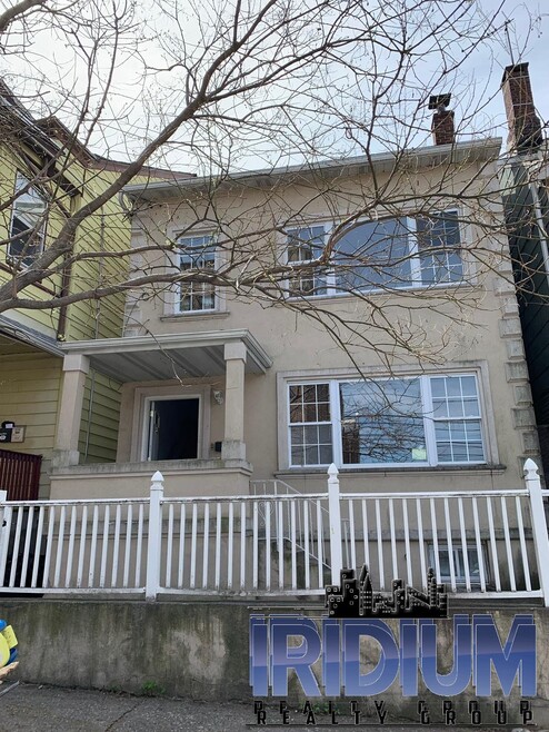 Building Photo - 86 Keen St