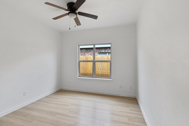 Building Photo - 5708 Kemper St