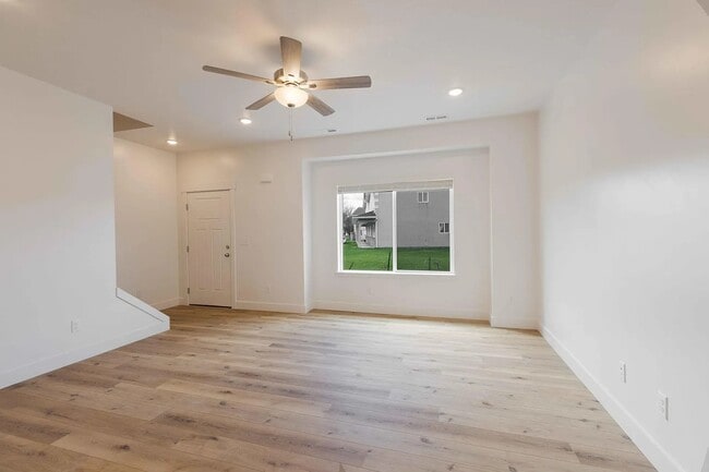 Building Photo - HCT 571