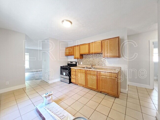 Building Photo - 310 S 28th St