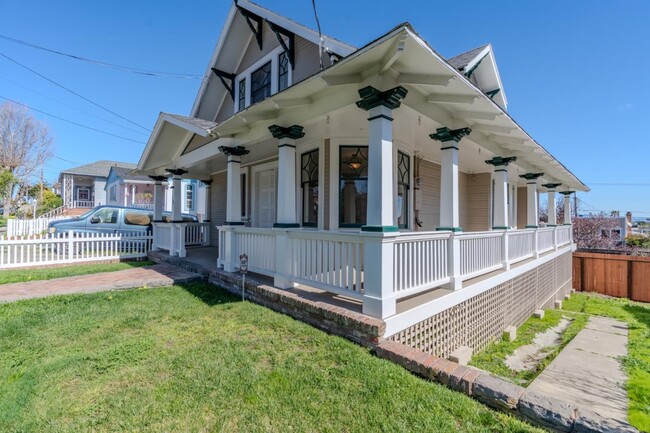 Building Photo - 364 Cypress Ave