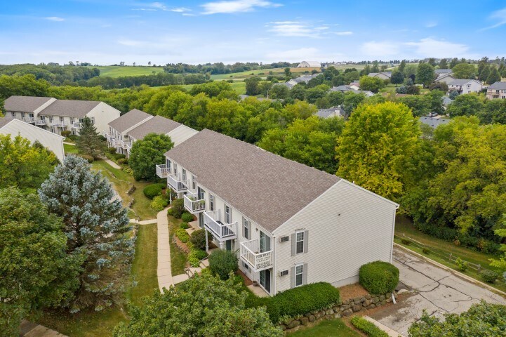 Building Photo - Brookstone Manor