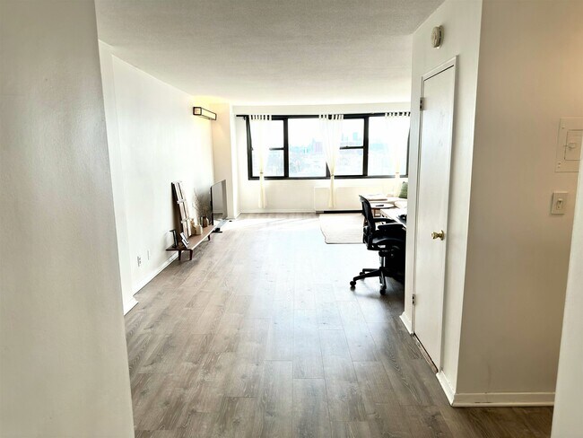 Building Photo - 201 St Pauls Ave