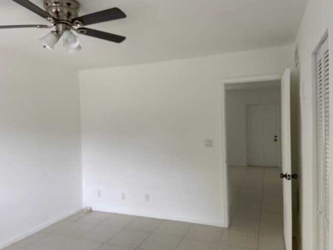 Building Photo - 306 E Ocean Ave