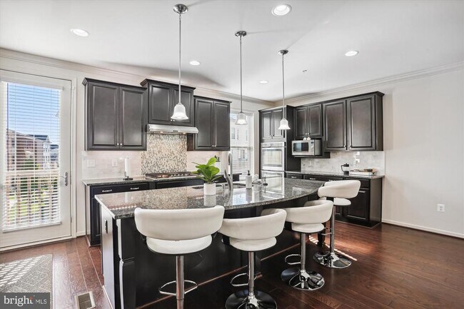 Building Photo - 13950 Estuary Dr