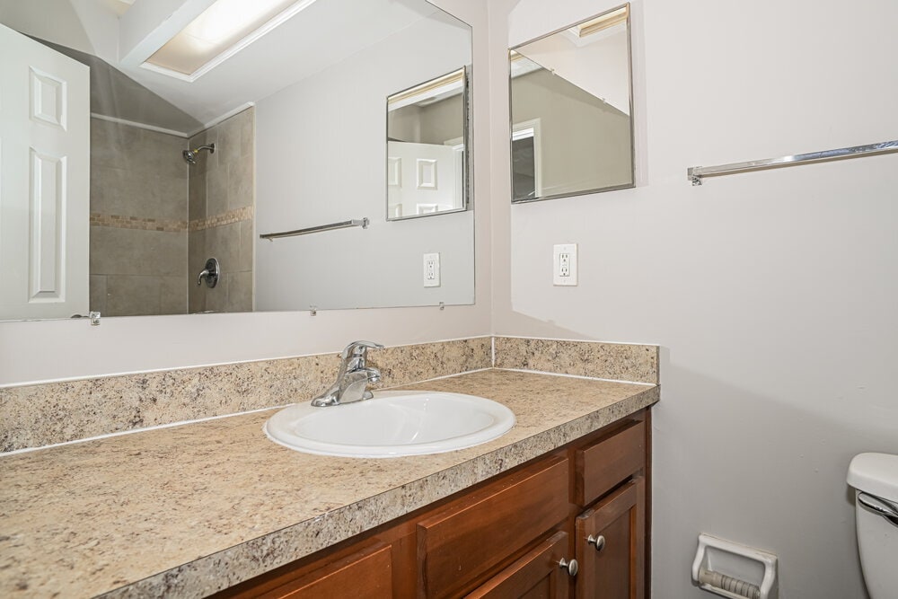 Building Photo - 6221 Alfredo Dr W