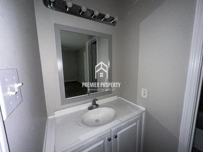 Building Photo - 2188 Longlane Dr