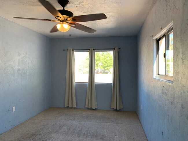 Building Photo - Splendid 4 Bedroom, 1.5 Bath Home Near Kirtland AFB! Available Now!