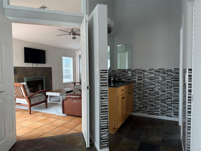 Building Photo - 607 SW 15th St