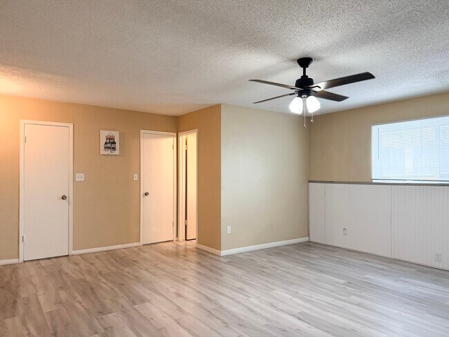 Building Photo - 6506 Briar Glade Dr