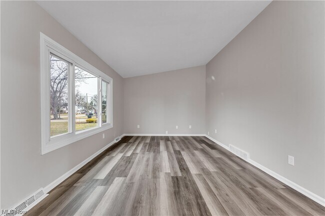 Building Photo - 17575 Howe Rd