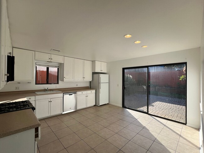 Building Photo - 349 Mar Vista Dr