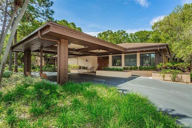 Building Photo - 3062 Eastland Blvd