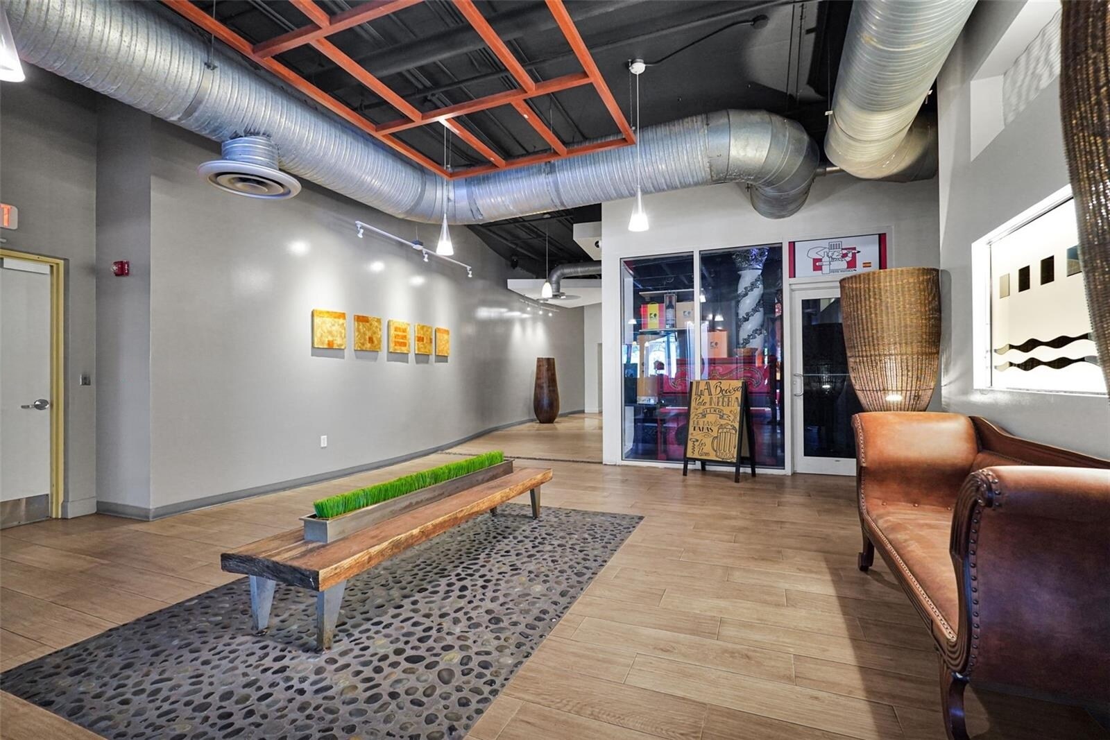 Building Photo - 10 SW South River Dr