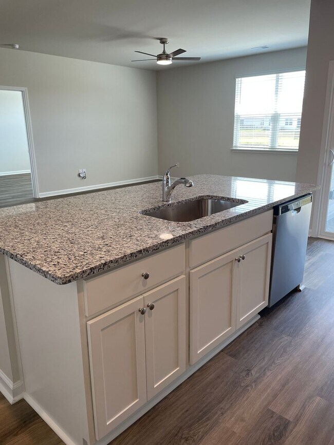 Building Photo - 3 Bedroom 2 Bathroom House in Supply NC