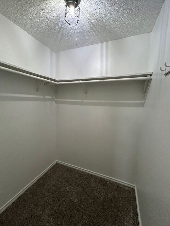 Building Photo - Lakeside Dream Home: Fully Remodeled 4BD/2BA Near Loop 323