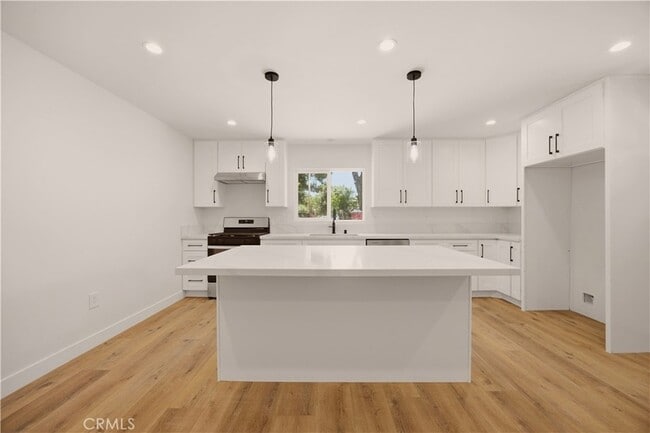 Building Photo - 17024 Parthenia St