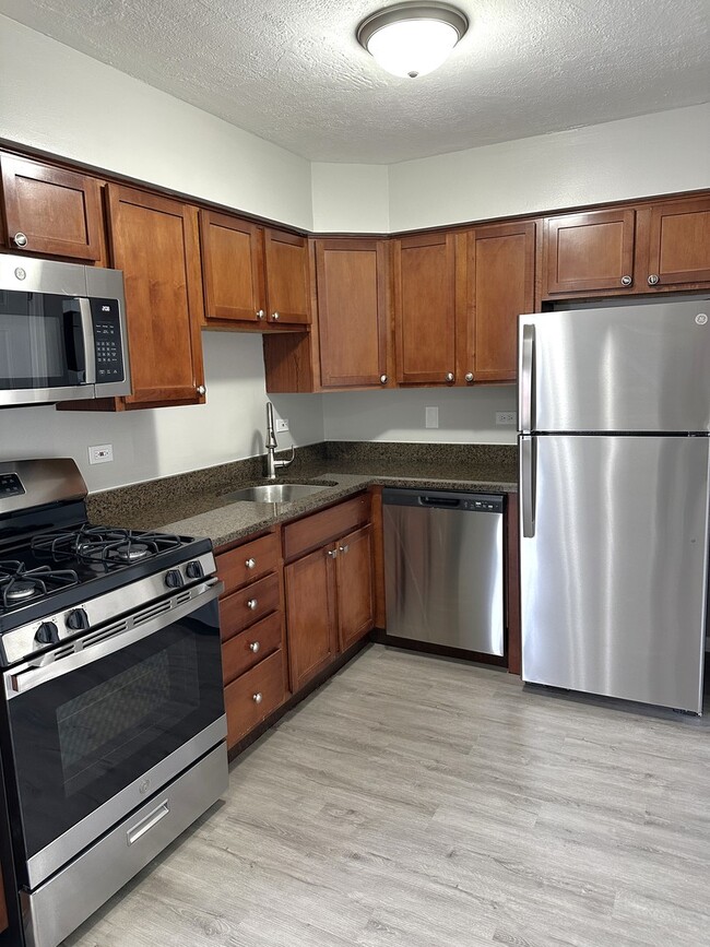 Building Photo - 8635 84th Ct