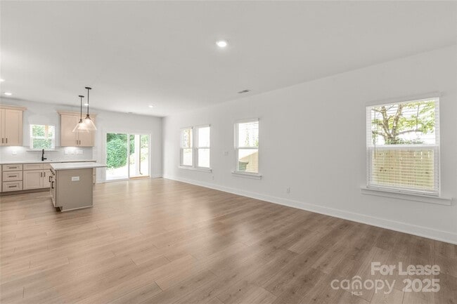 Building Photo - 2823 Coronet Way