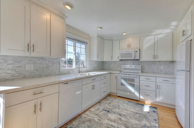 Building Photo - Cheery 3bedroom/1bath Rambler in Federal Way