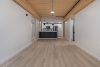 Building Photo - 13 E Lenox St
