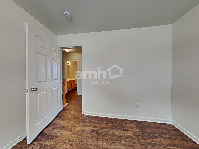 Building Photo - 105 Meadow Crest Ct