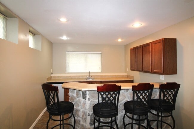 Building Photo - 207 Tyndale Dr