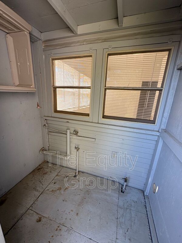 Building Photo - 457 N F St