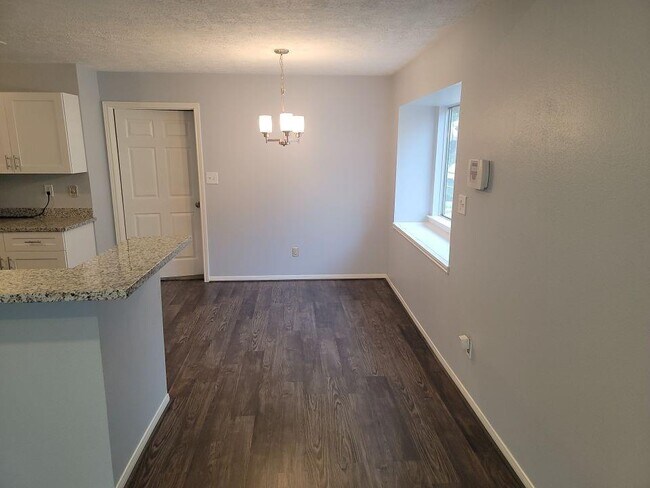 Building Photo - 9406 Walnut Glen Dr