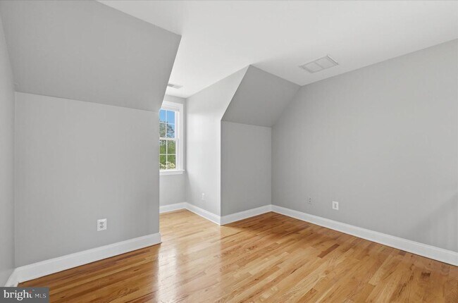 Building Photo - 102 Bramble Ct