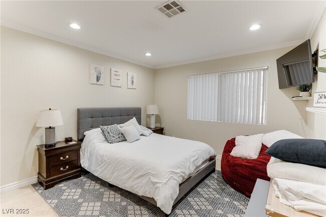 Building Photo - 2121 Rosanna St