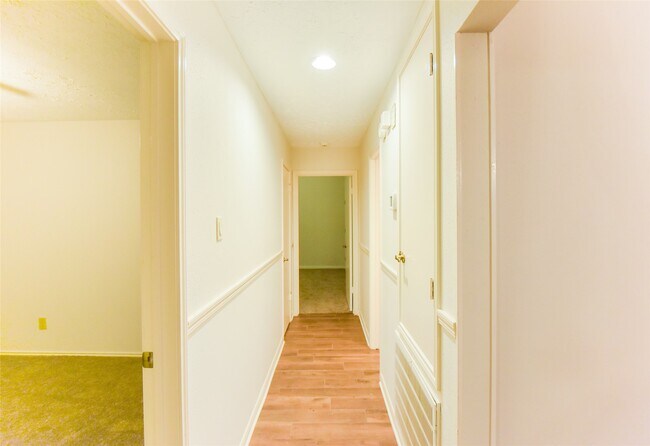 Building Photo - 3530 Santa Rosa Ln