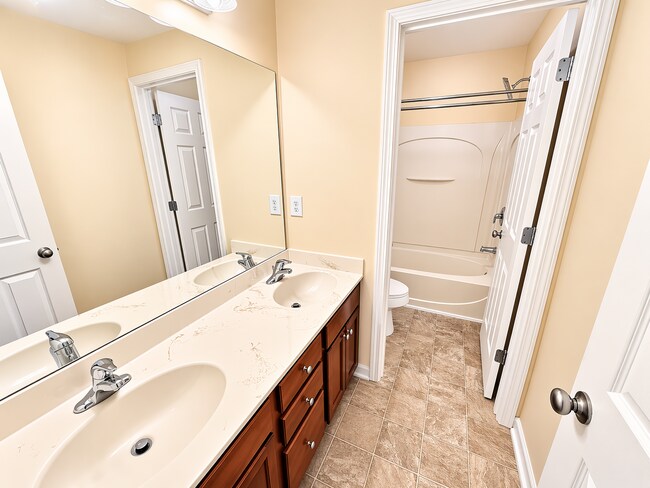 Building Photo - Clean 5 Bedroom Collins Hill Home with First Floor Suite and Oversized Master