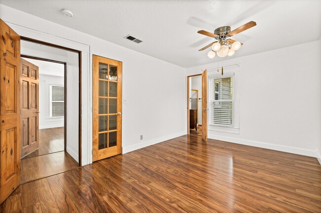 Building Photo - 4 Bed, 4 Bath on .62/acre! Close to BSU!