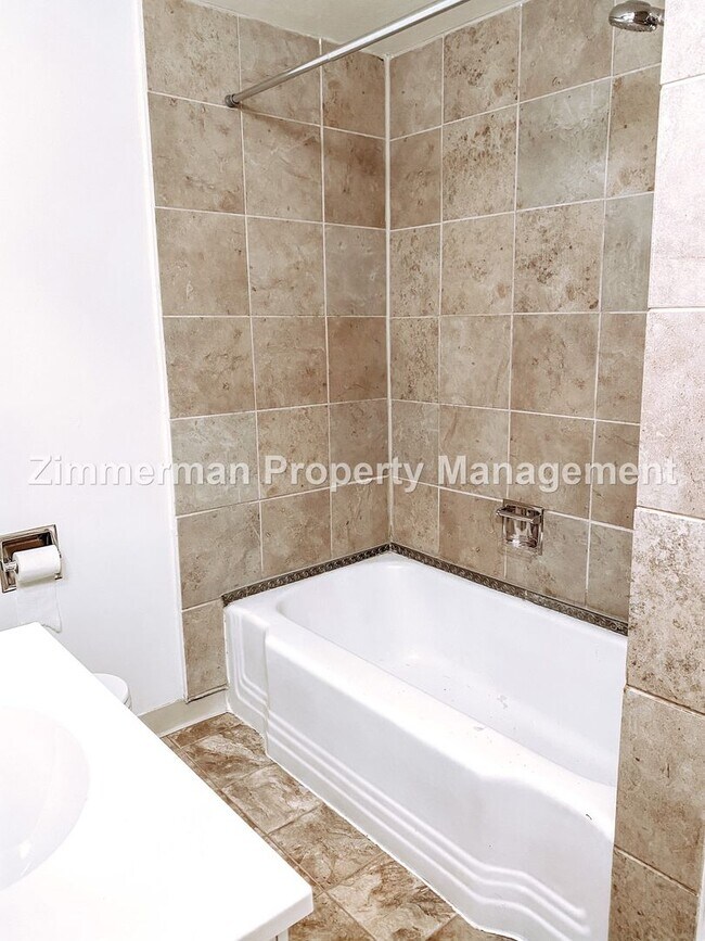 Building Photo - 485 N 24th St